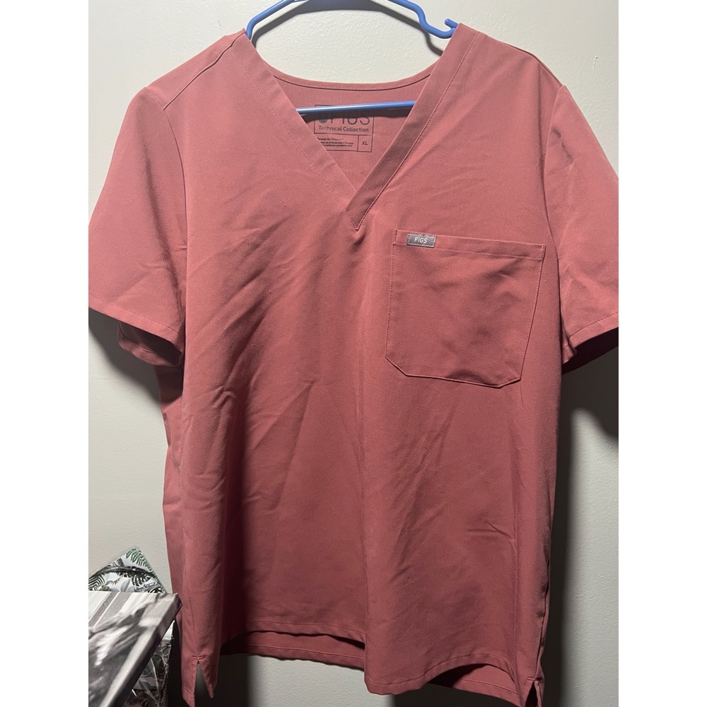 Figs scrub top